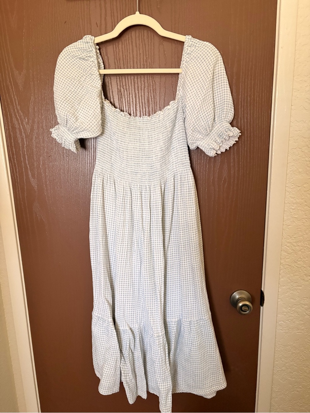 Smocked Puff Sleeve Gingham Midi Dress in Light Blue - Women's